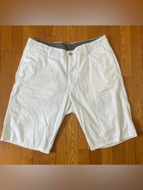Neiman Marcus White Flat Front Cotton Shorts
